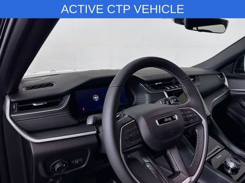 New 2025 Jeep Grand Cherokee L Laredo image 9