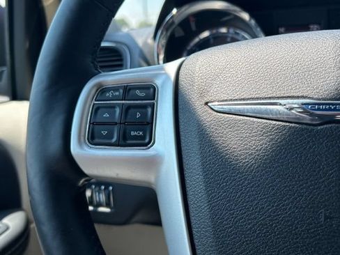 Used 2015 Chrysler Town & Country Touring w/ Driver Convenience Group FWD image 40