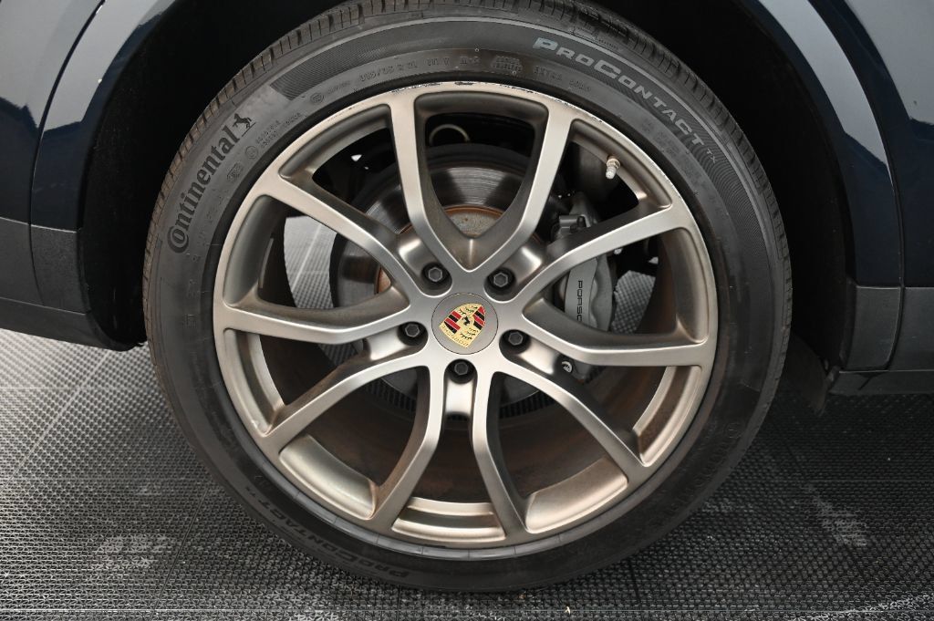 Used 2023 Porsche Cayenne S Platinum AWD/4WD image 49