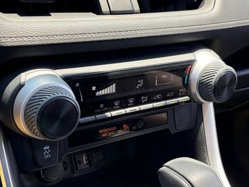 Used 2019 Toyota RAV4 LE w/ Carpet Mat Package FWD image 10
