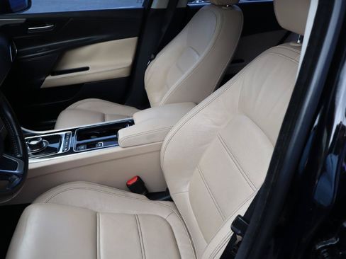 Used 2018 Jaguar XE Prestige RWD image 14