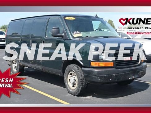 Used 2009 GMC Savana 3500 RWD image 1