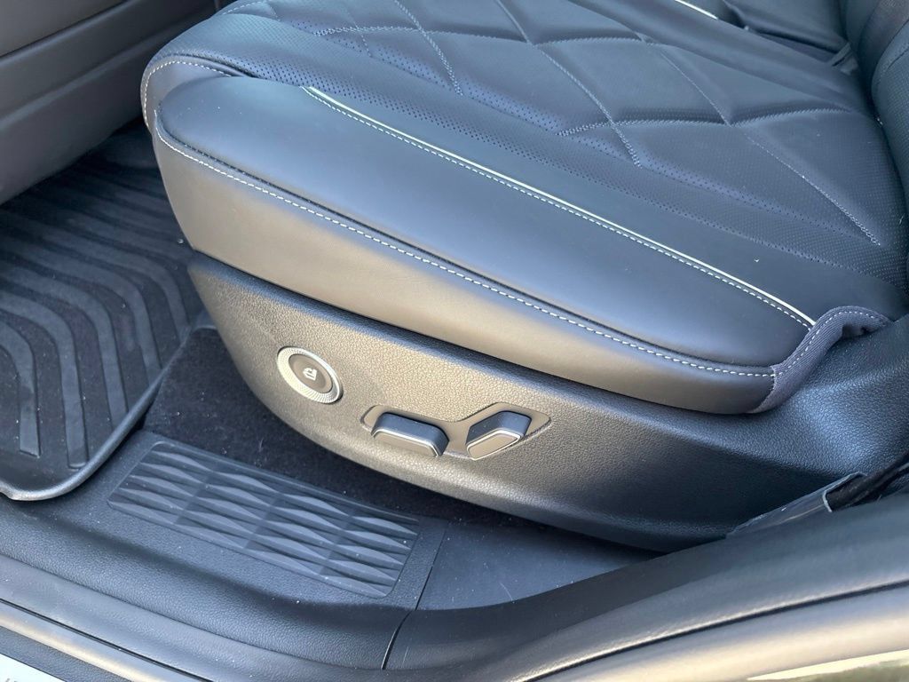 Used 2025 Genesis GV80 3.5T Prestige AWD/4WD image 37