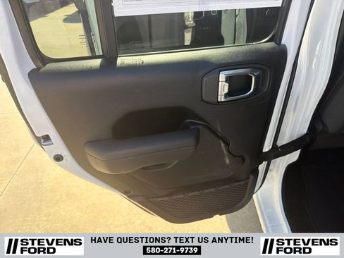 Used 2025 Jeep Gladiator Sport AWD/4WD image 33
