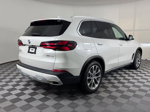 Used 2024 BMW X5 xDrive40i w/ Premium Essential Package image 3