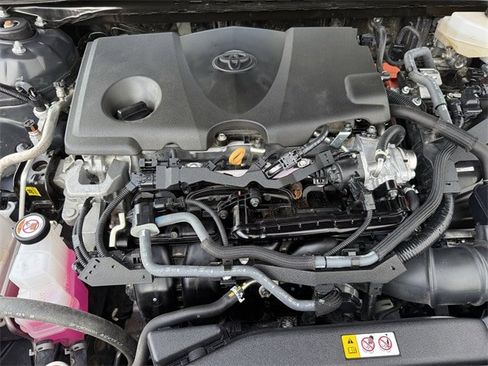 Used 2025 Toyota Camry SE image 33