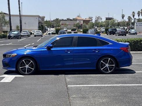Used 2022 Honda Civic Touring image 4