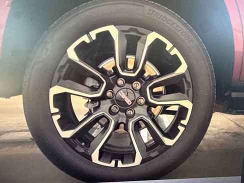 Used 2022 GMC Yukon Denali RWD image 9
