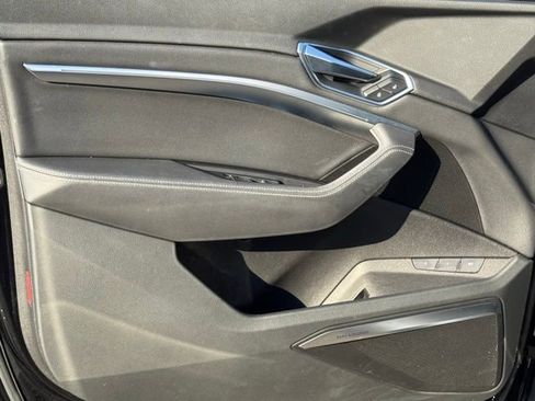 Used 2019 Audi e-tron Premium Plus image 16