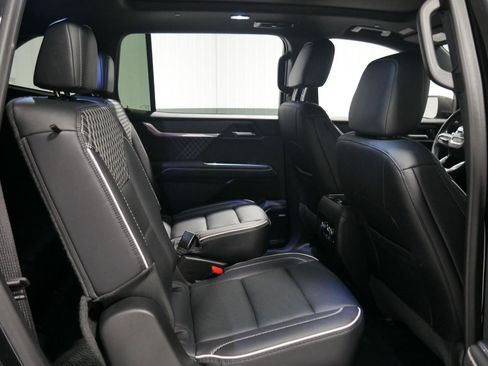 Used 2024 GMC Acadia Denali image 18