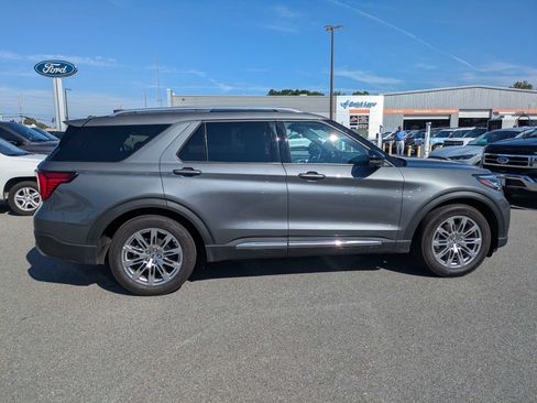 Used 2026 Ford Explorer Platinum RWD image 3