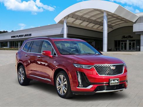 Used 2023 Cadillac XT6 Premium Luxury image 2