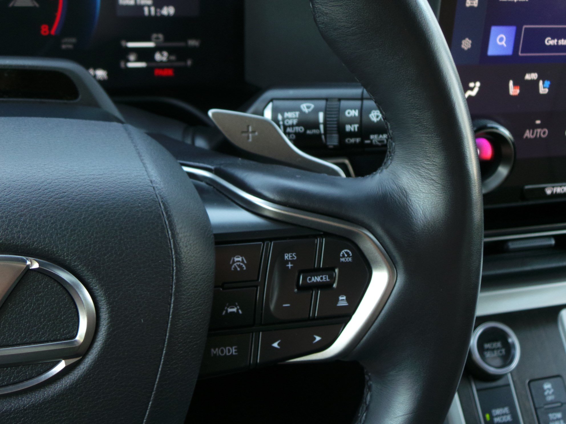 Used 2025 Lexus GX 550 w/ Accessory Package (2T) AWD/4WD image 36