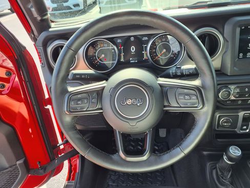 Used 2019 Jeep Wrangler Sport AWD/4WD image 13