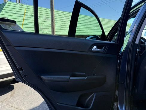 Used 2018 Kia Sportage LX image 38