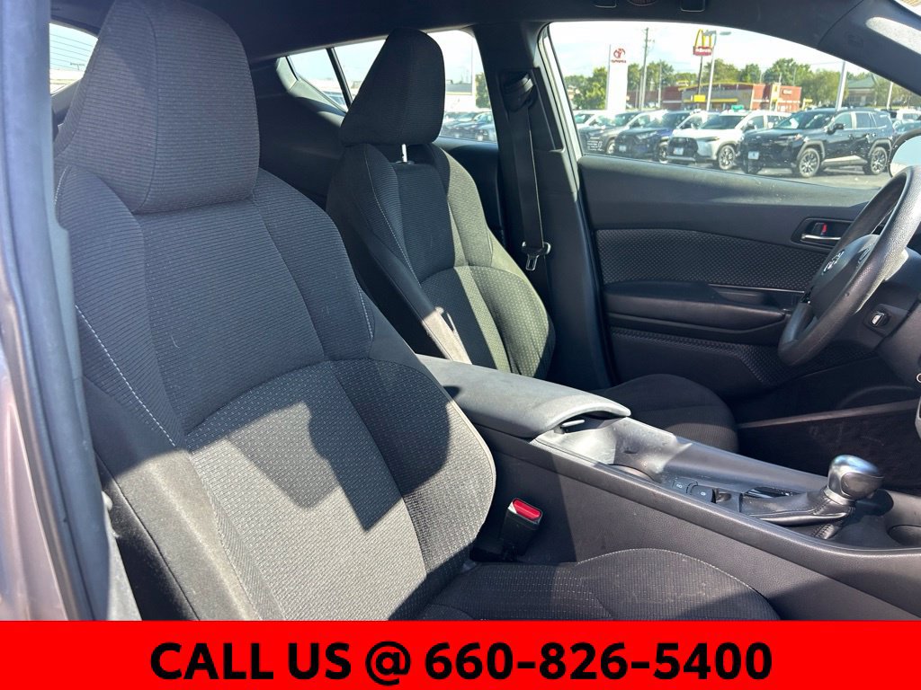 Used 2019 Toyota C-HR LE FWD image 5