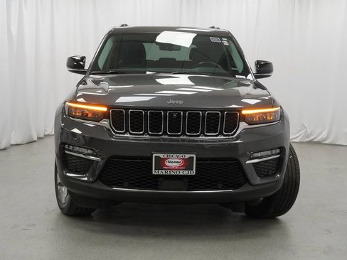 Certified 2022 Jeep Grand Cherokee Limited w/ Luxury Tech Group II image 8