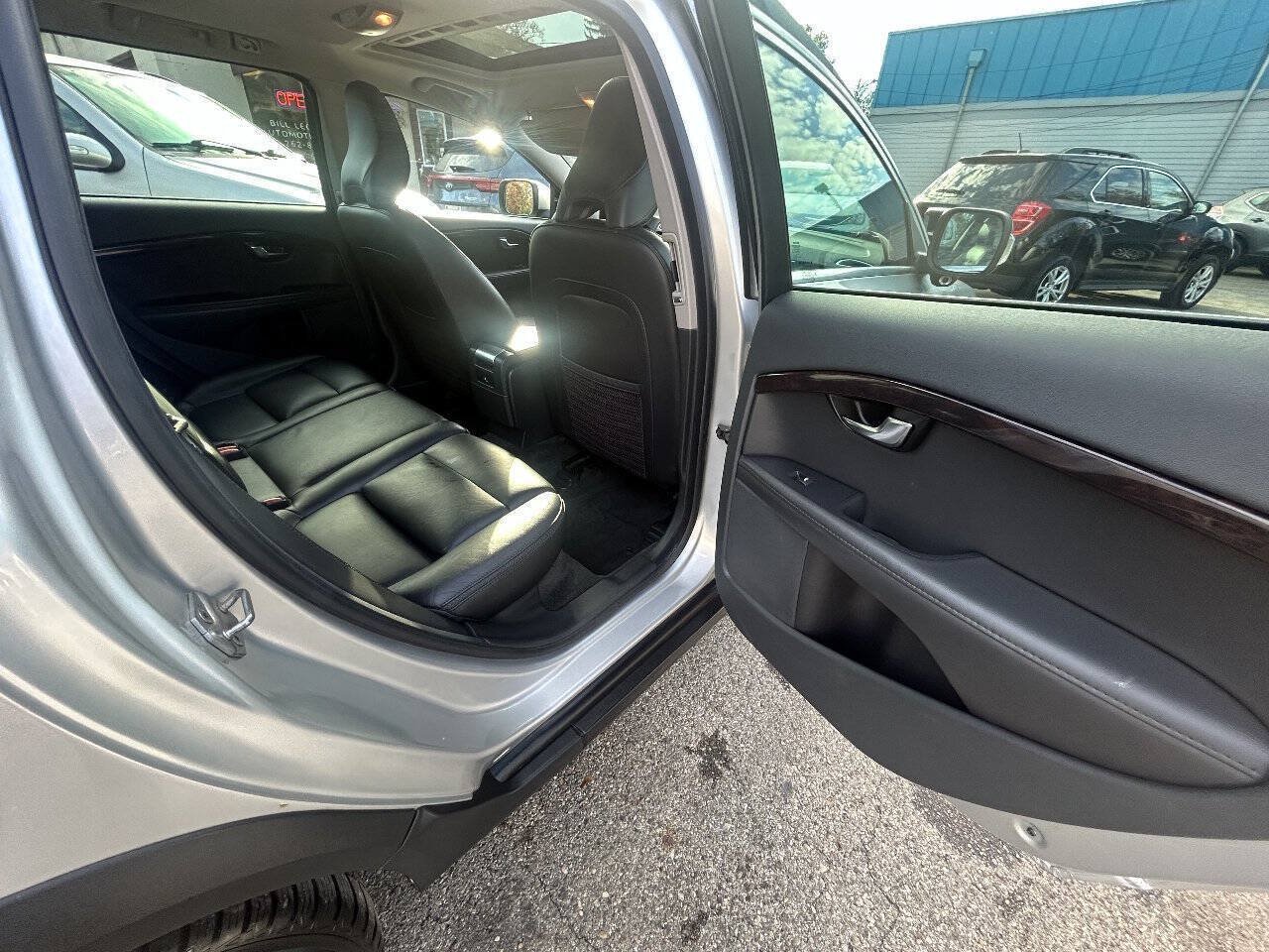 Used 2015 Volvo XC70 T6 w/ Proximity Package AWD/4WD image 8