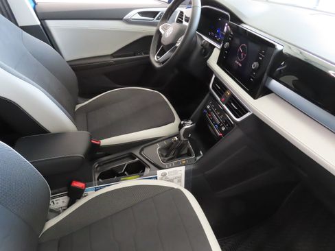 New 2026 Volkswagen Taos SE image 24