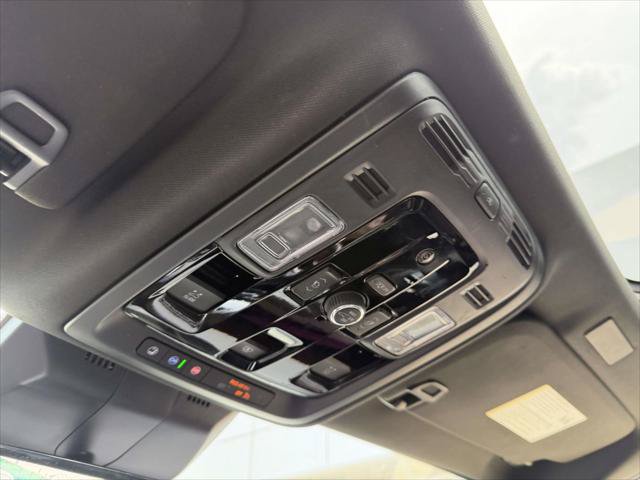 Certified 2025 Cadillac Escalade ESV Premium Luxury AWD/4WD image 36