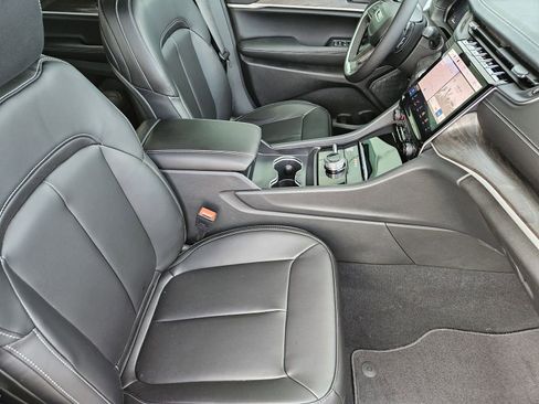 New 2025 Jeep Grand Cherokee Limited image 16