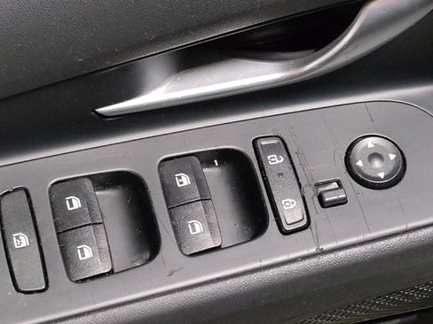 Used 2025 Hyundai Elantra SE FWD image 27