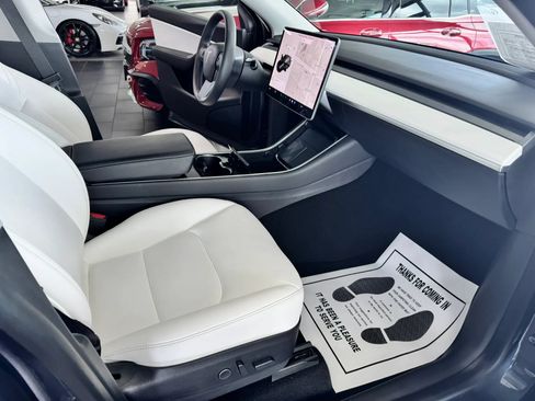 Used 2021 Tesla Model Y Long Range AWD/4WD image 12