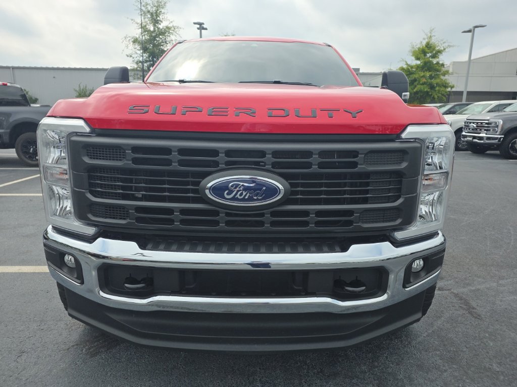 Certified 2025 Ford F250 XL w/ XL Chrome Package AWD/4WD image 3