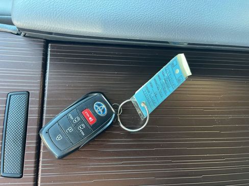 Used 2024 Toyota Sienna LE image 37