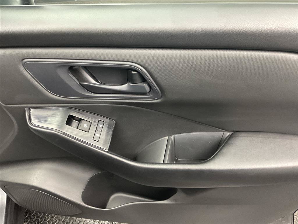 Used 2024 Nissan Rogue S FWD image 21