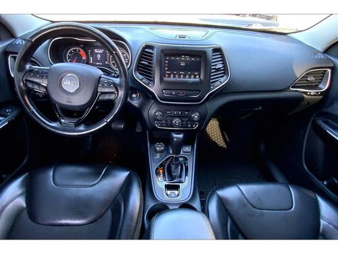 Used 2019 Jeep Cherokee Latitude Plus AWD/4WD image 17