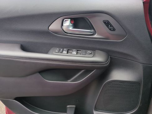 New 2026 Chrysler Pacifica Select FWD image 13