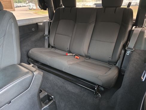 Used 2020 Jeep Wrangler Sport AWD/4WD image 13
