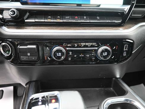 Used 2025 Chevrolet Silverado 1500 LT Trail Boss AWD/4WD image 9