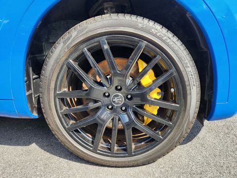 Used 2022 Maserati Levante F Tributo image 7