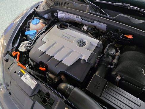 Used 2013 Volkswagen Beetle TDI image 39