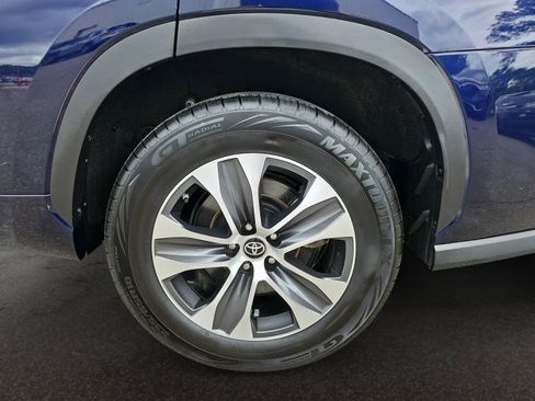 Used 2023 Toyota Highlander XLE FWD image 40