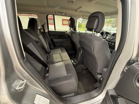 Used 2016 Jeep Patriot Latitude AWD/4WD image 9