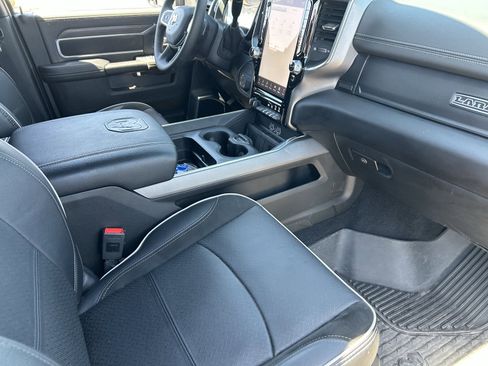 Used 2025 RAM 2500 Laramie AWD/4WD image 12