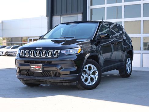 Used 2025 Jeep Compass Sport AWD/4WD image 3