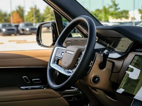 New 2026 Land Rover Range Rover Long Wheelbase SE AWD/4WD image 16