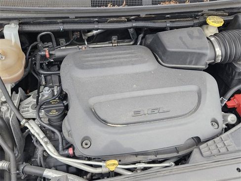 Used 2020 Chrysler Pacifica Limited image 18