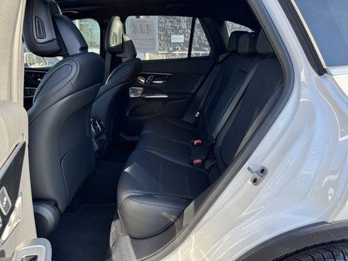 Used 2025 Mercedes-Benz GLC 300 4MATIC image 13