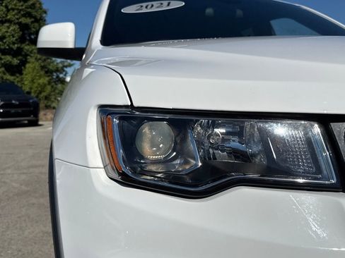 Used 2021 Jeep Grand Cherokee Laredo image 12