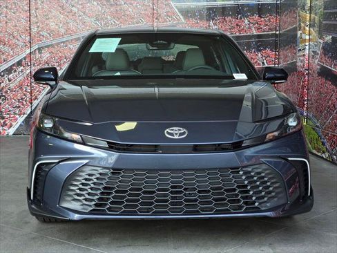 Used 2026 Toyota Camry SE w/ Convenience Package FWD image 3