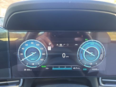 Used 2025 Hyundai Elantra Limited image 19