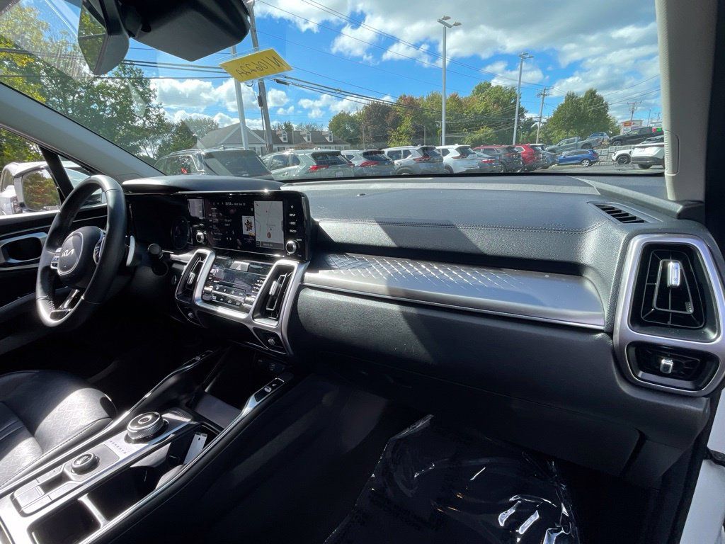 Used 2023 Kia Sorento EX AWD/4WD image 13