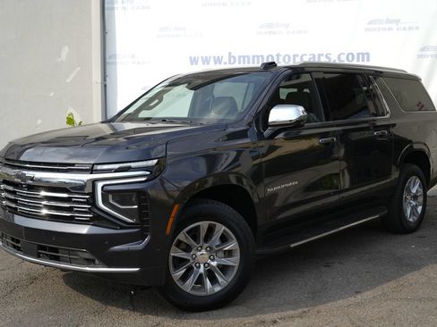 Used 2025 Chevrolet Suburban Premier AWD/4WD image 2