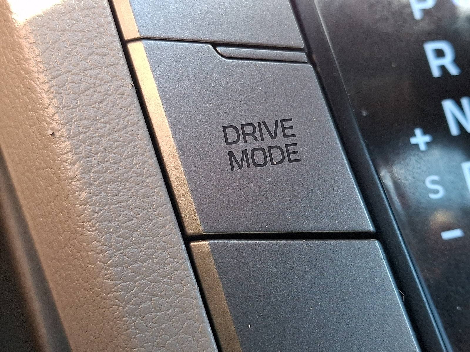 Used 2020 Hyundai Elantra SE FWD image 23