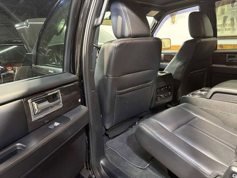 Used 2017 Lincoln Navigator Reserve image 23